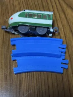 カプセルプラレール　200系新幹線　緑と白の車両　青いレール　セット