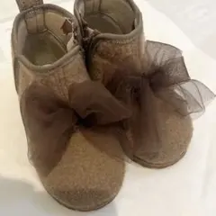 【POMPKINS】14cm ベージュムートンブーツ　チュールリボン付き