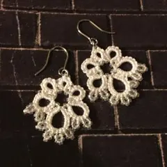 タティングレース ピアス 小さなビーズ 白