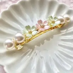 No.1882 ハンドメイド　パールの桜のバレッタ（グリーン×ピンク）