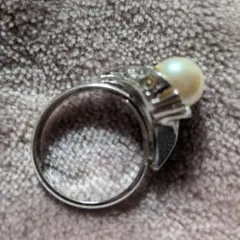 シルバー 真珠のような フラワーデザイン リング　昭和レトロ