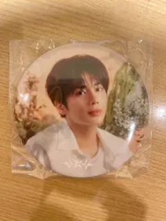 act:tomorrow popup　カプセルトイ　缶バッジ テヒョン