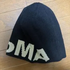 ロゴ入り黒ニット帽