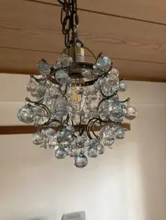 水色のクリスタルシャンデリア