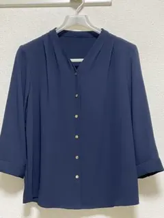 OFUON le MK サテンジョーゼットVネックブラウス　ネイビー