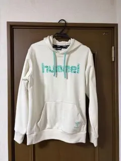 hummel ホワイトパーカー ブラックパンツ セットのサムネイル