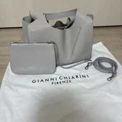 新品タグ付きGIANNI CHIARINI アリファ グレージュ TARTORA - メルカリ