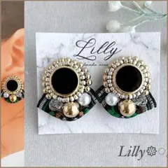 #849 インド刺繍リボン/ブラック/ビーズ刺繍/小ぶり/ハンドメイドピアス