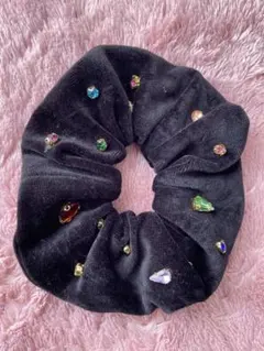 ブラックベロアカラフルビジューシュシュ