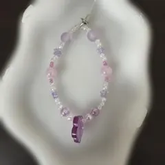 紫の花形ペンダント付きストラップ