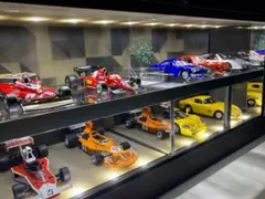 ミニカー専用ジオラマ：1/18 ショールーム＆ガレージⅠ（2階建モデル） ミニカー専用ジオラマ：1/18 ショールーム＆ガレージⅠ（2階建モデル