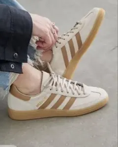 新品23.0cadidas HandballSpezialベージュ¥15.950