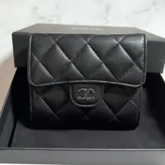 新品未使用 CHANEL シャネル 2つ折財布 マトラッセ オールブラックのサムネイル