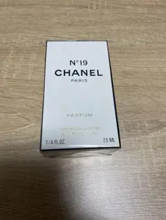 T*o様 CHANEL N°19 PARFUM 7.5ml シャネル　香水　ヴィ