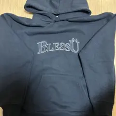 BlessÜ ロゴ刺繍 ブラックパーカー