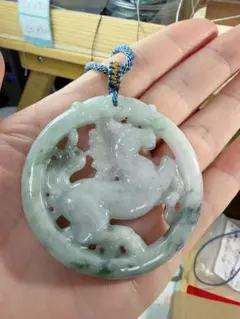 本翡翠ペンダント ミャンマー産 両面彫刻 無含浸 無着色 一点物 透かし