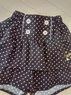 水玉模様のフリル付きキュロット