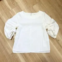 ホワイト バルーンスリーブ シャツ　秋