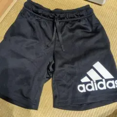 adidas ハーフパンツ 黒　130㌢