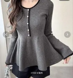 mily bilet 配色パールボタンリブニットペプラムトップス