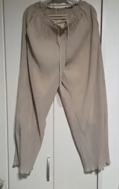 GU ワイドパンツ ベージュ　プリーツパンツ