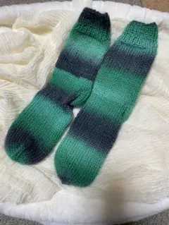 ウール100%！あったか手編み靴下 グリーン×グレーグラデーション