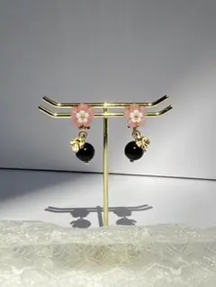 ピンク お花 レジン ブラック クリスタル ハンドメイドイヤリング