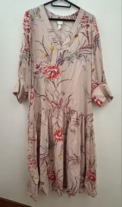 花柄Vネック九部袖ワンピース