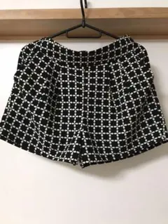 即購入OK！美品！送料400円込み！モノトーン花柄キュロット ショートパンツ