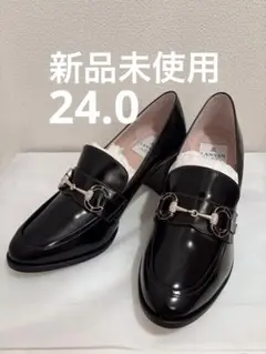 LANVIN en Bleu ビットローファーパンプス　ブラックエナメル　24のサムネイル