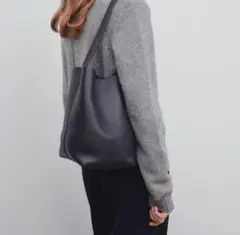 入手困難　THE ROW N/S PARK TOTE ミディアム 黒 レザーのサムネイル