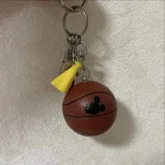 ディズニー　バスケット型キーホルダー　ミッキー　ロゴ　キーホルダー　バスケ部