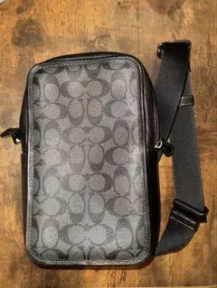 レザーショルダーバッグ