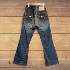 トゥルーレリジョン JOEY SUPER T 33㌅ io着用