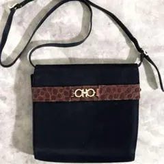 【本物】サルヴァトーレフェラガモ ショルダーバッグ ガンチーニ 黒 スエード