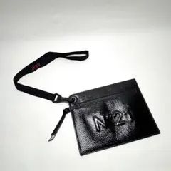 【新品タグ付き】N°21（ヌメロ ヴェントゥーノ）ウエストポーチ N°21 ショルダーバッグ ブラック ポーチ 大人もOK・送料関税込