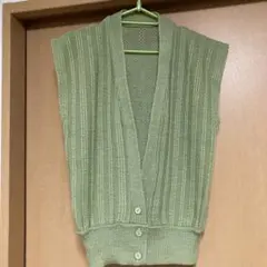 ミセス　シニア　ライトグリーン ストライプ模様　ニットベスト