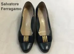 【美品】Salvatore Ferragamo フェラガモ ローヒール 3本金具