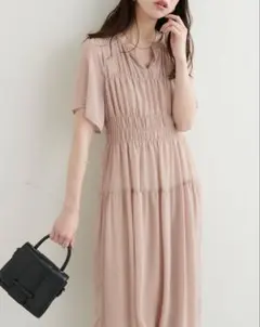 ナチュラルクチュール　美品　変形シャーリングフレアスリーブワンピ　ピンクベージュ