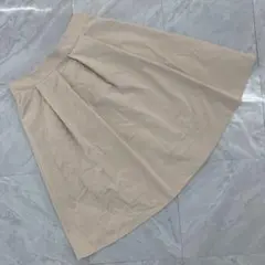 UNTITLED スカート 3 ベージュ タック入り フレア ひざ丈 春夏 通勤