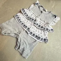着用1回　美品　e-baby ロンパース フリル 花柄刺繍 リブ　グレーのサムネイル