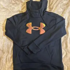 Under Armour ブラックパーカー フード付き