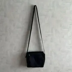 黒 ショルダーバッグ 調整可能ストラップ　斜め掛け