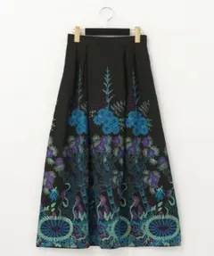 グレースコンチネンタル　ラメ刺繍タックスカート