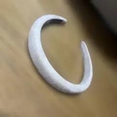 ベージュ ベロアカチューシャ