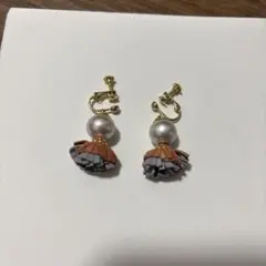 オレンジ グレー フラワーデザイン ノンホールピアス