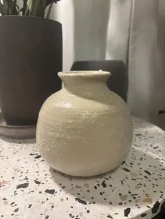 陶器 花瓶 フラワーベース ベージュ系 モダンのサムネイル