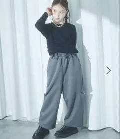 ペアマノンクール　ストーン付きサイドスリットパンツ グレー 120のサムネイル