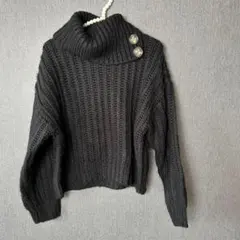 黒タートルネックニット セーター　ブラック　ボタン付き　トップス