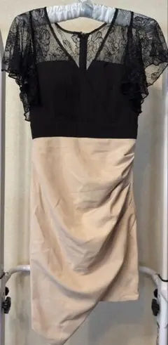 レース袖付き黒ベージュタイトドレス